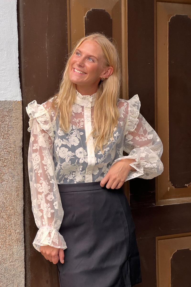 Loved   Lykke Skjorte   Andrea Blouse Creme White i Store Plus Size Størrelser