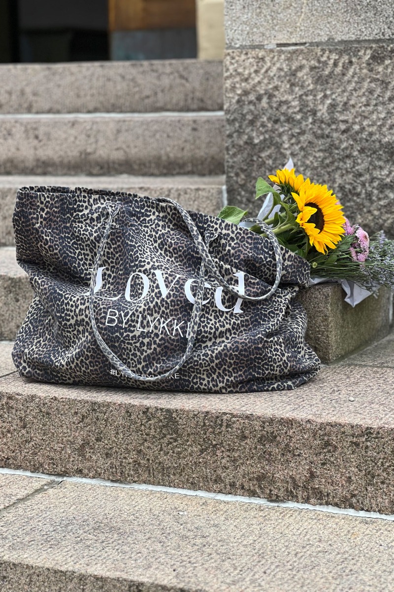 Loved   Lykke   Pieces Taske   Lykke Large Totebag Black Leopard i Store Plus Size Størrelser