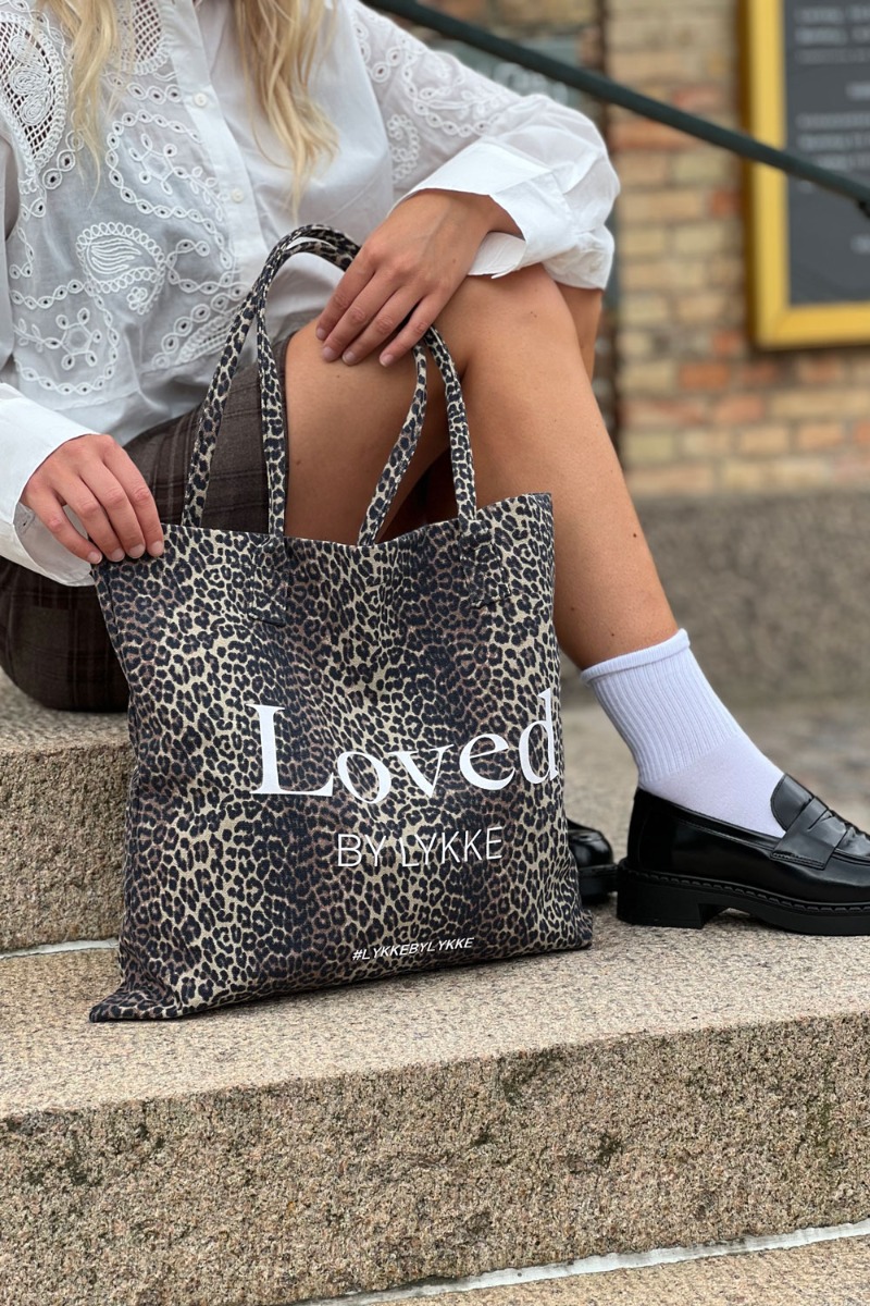 Loved   Lykke   Pieces Taske   Lykke Totebag Black Leopard i Store Plus Size Størrelser